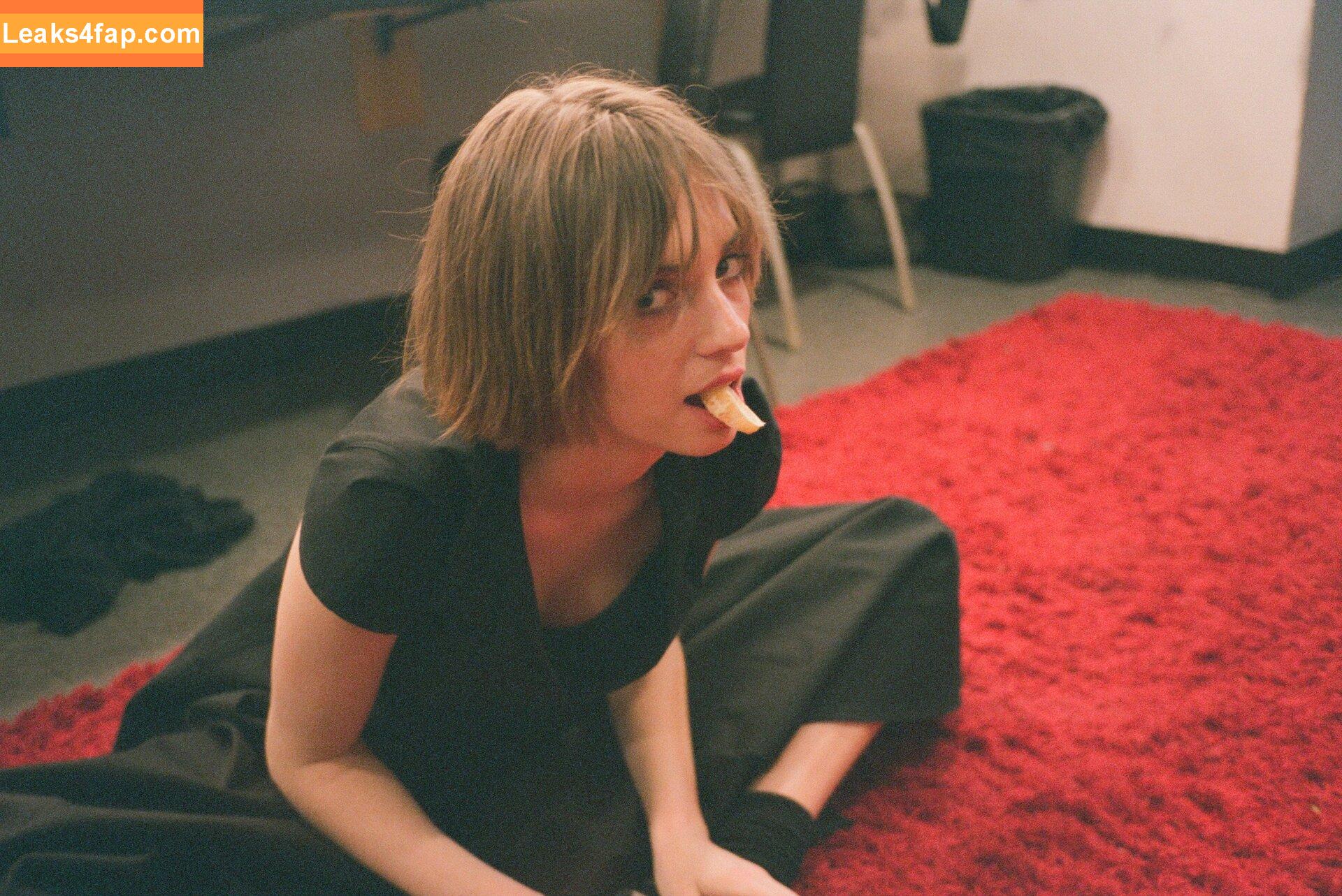 Maya Hawke / maya_hawke / neohawk2 leaked photo photo #0017