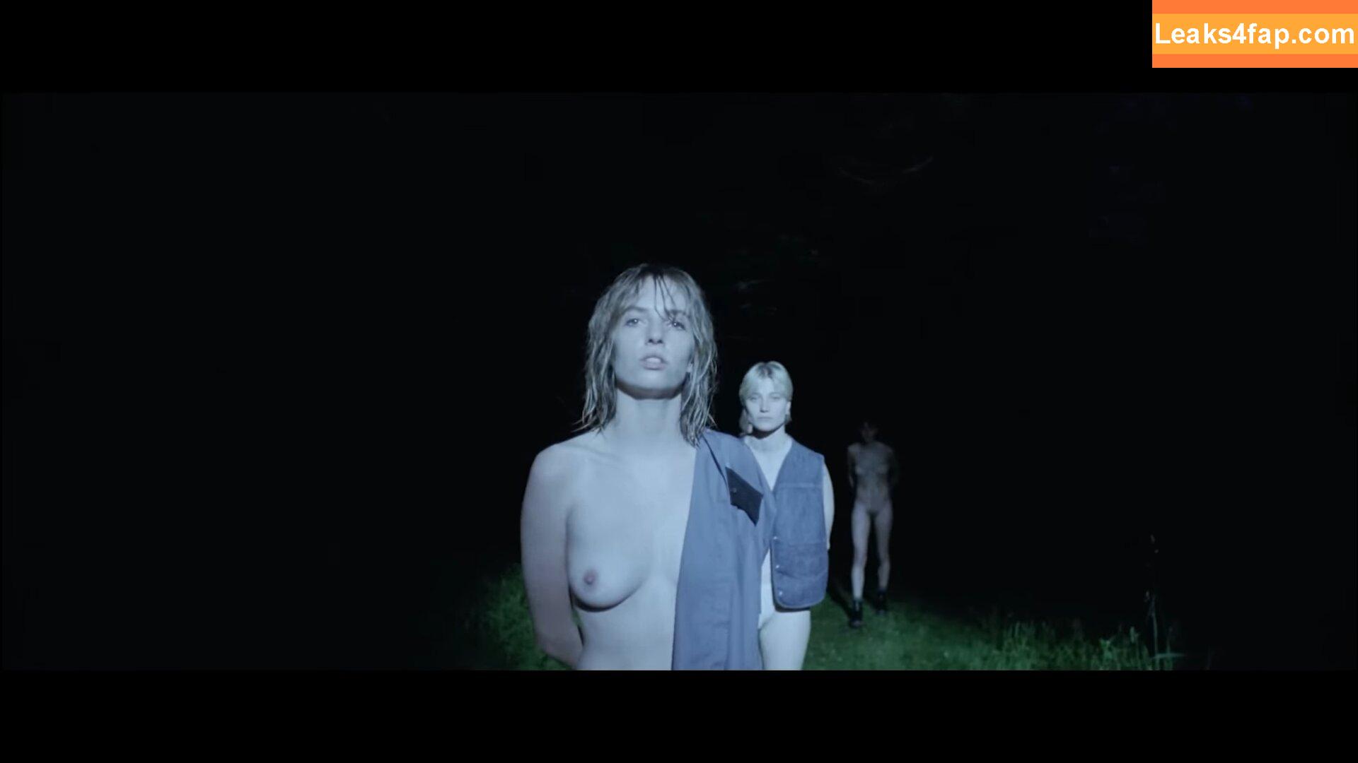 Maya Hawke / maya_hawke / neohawk2 leaked photo photo #0037