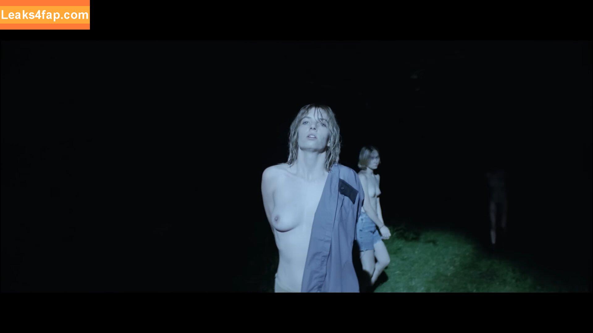 Maya Hawke / maya_hawke / neohawk2 leaked photo photo #0046