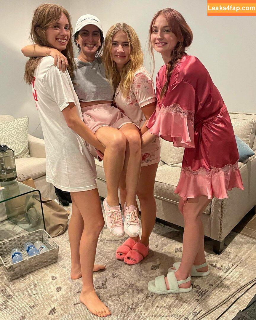 Maya Hawke / maya_hawke / neohawk2 leaked photo photo #0083