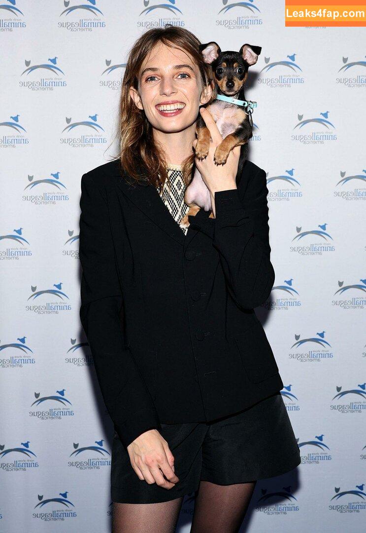 Maya Hawke / maya_hawke / neohawk2 leaked photo photo #0178
