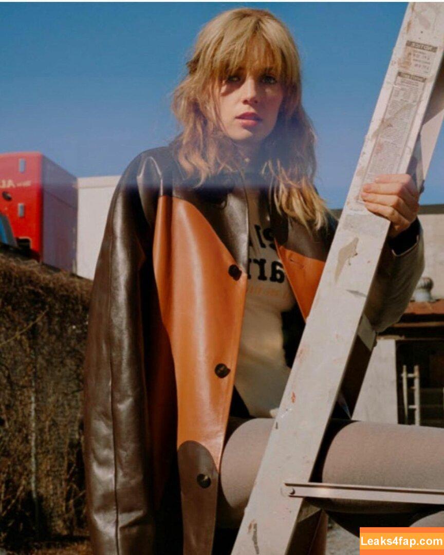 Maya Hawke / maya_hawke / neohawk2 leaked photo photo #0223
