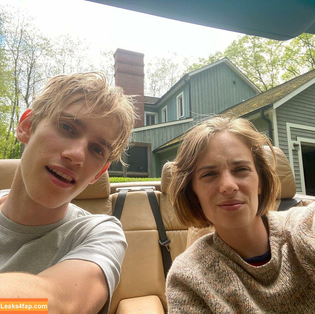 Maya Hawke / maya_hawke / neohawk2 leaked photo photo #0225