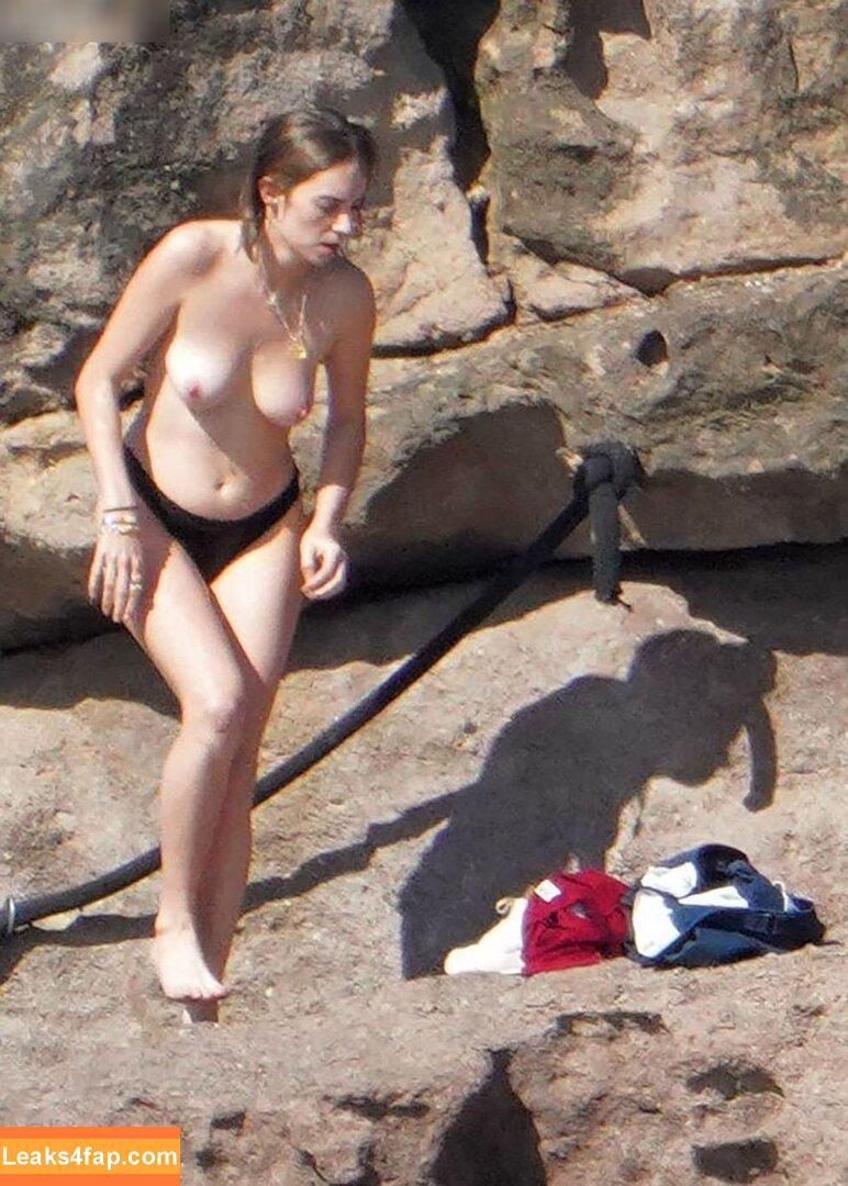 Maya Hawke / maya_hawke / neohawk2 leaked photo photo #0289