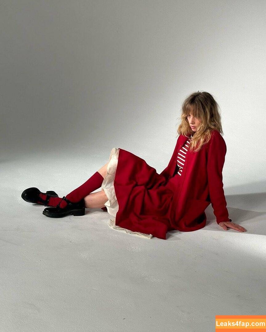 Maya Hawke / maya_hawke / neohawk2 leaked photo photo #0357