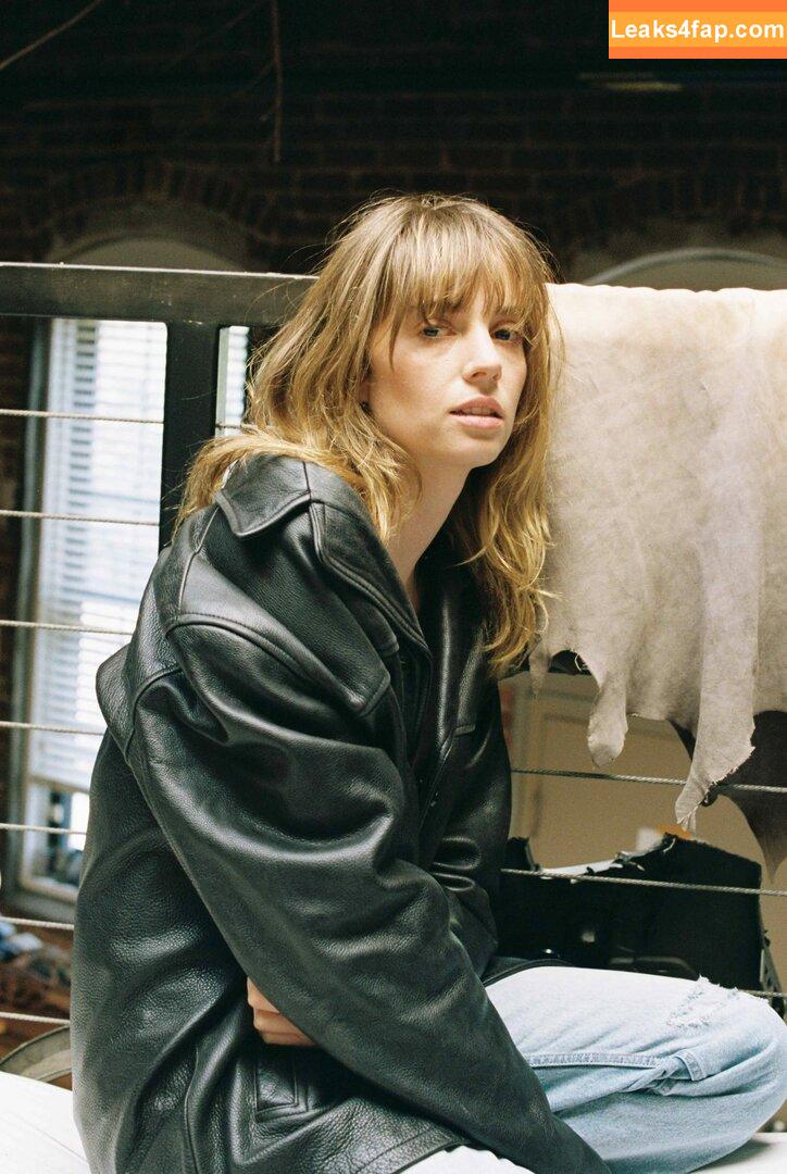 Maya Hawke / maya_hawke / neohawk2 leaked photo photo #0365