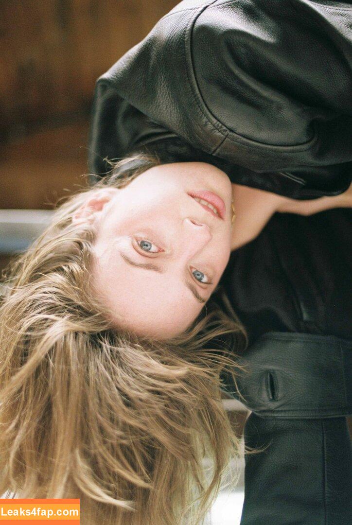 Maya Hawke / maya_hawke / neohawk2 leaked photo photo #0366
