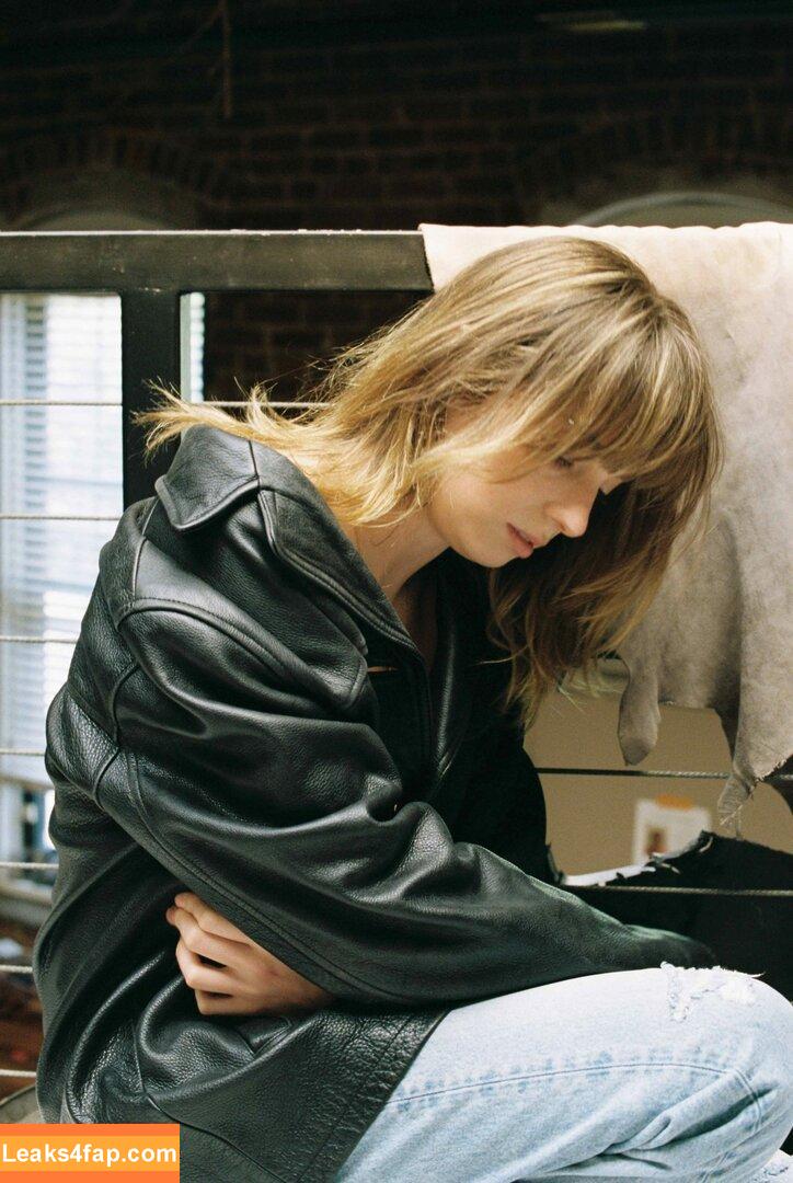 Maya Hawke / maya_hawke / neohawk2 leaked photo photo #0367