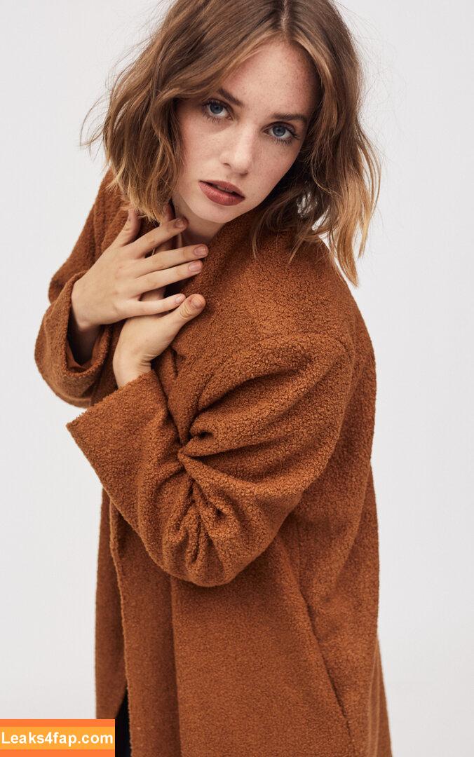 Maya Hawke / maya_hawke / neohawk2 leaked photo photo #0394