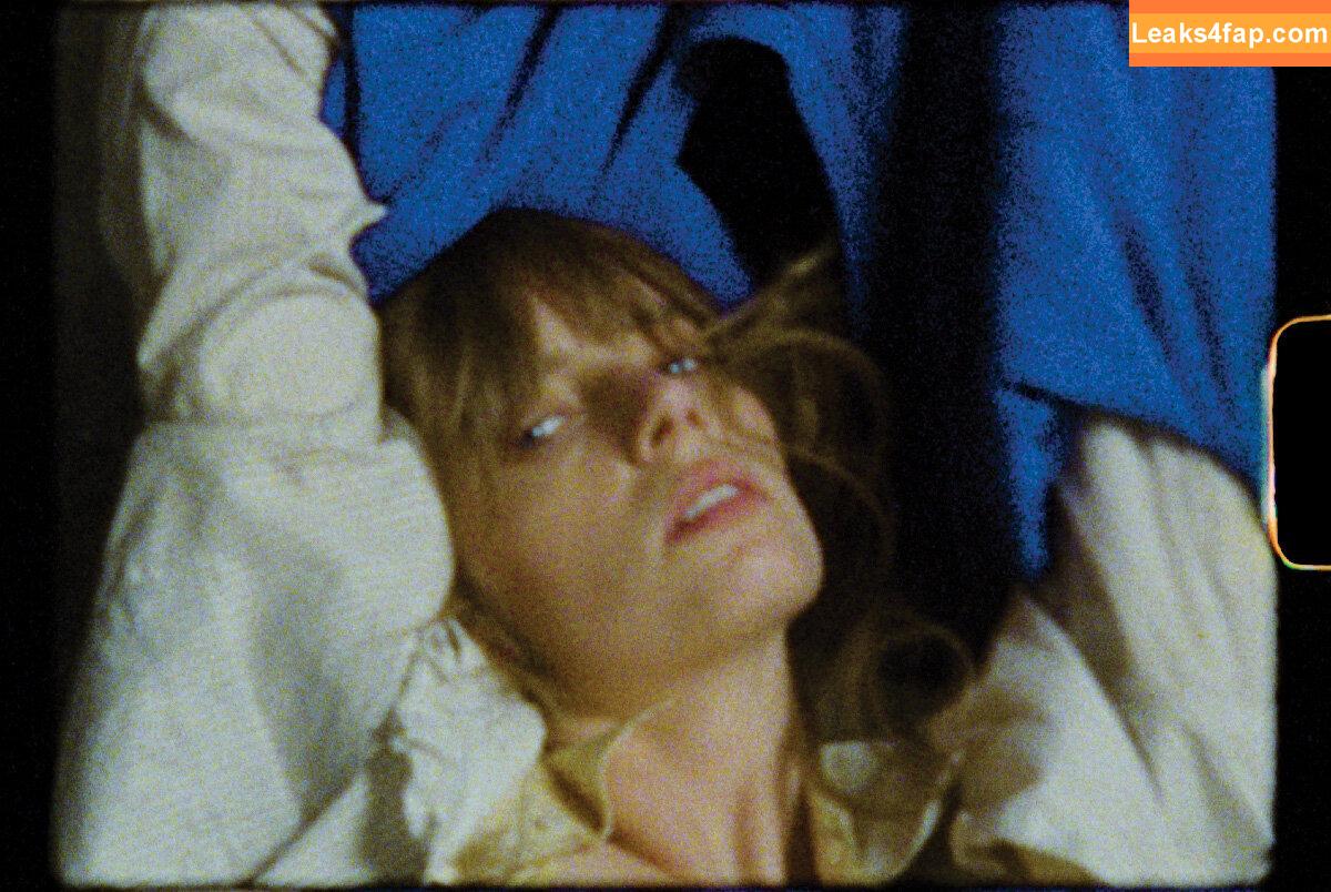 Maya Hawke / maya_hawke / neohawk2 leaked photo photo #0455