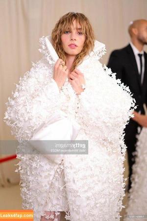 Maya Hawke photo #0103