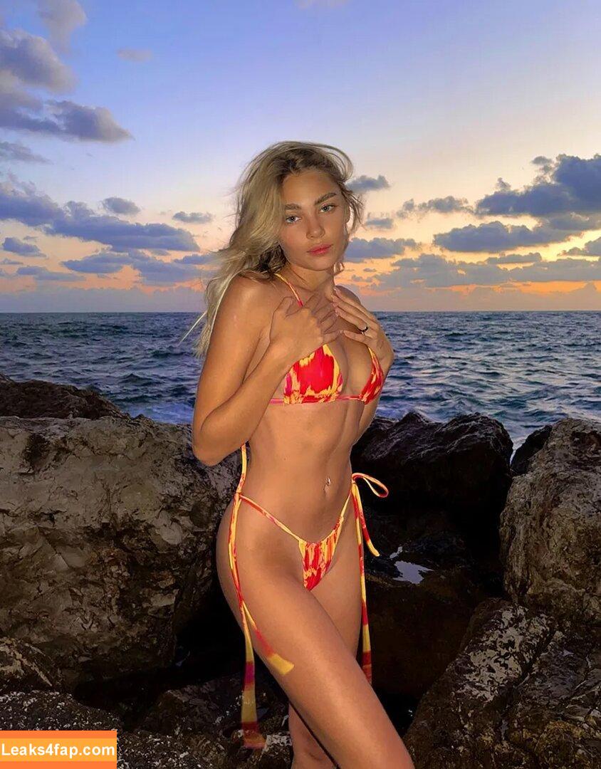 Maya Kravarusic /  leaked photo photo #0001