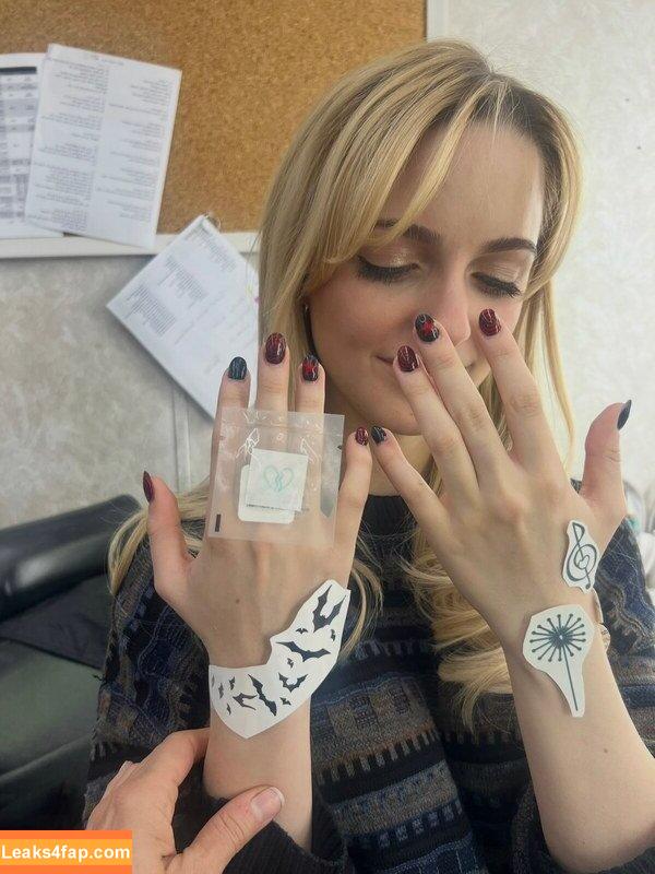 Mckenna Grace / https: / mckennagrace / mckennagraceful leaked photo photo #0983