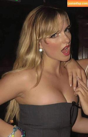 Mckenna Grace photo #0845