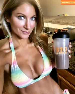 Mckinzie photo #0010