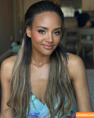 Meagan Tandy photo #0037