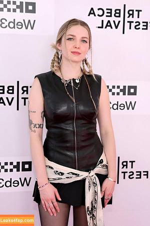 Meg Mills photo #0047