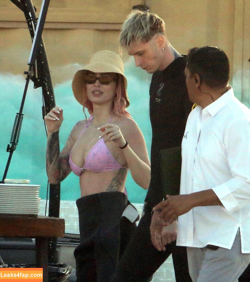 Megan Fox / fatmeganfox / meganfox слитое фото фото #1110