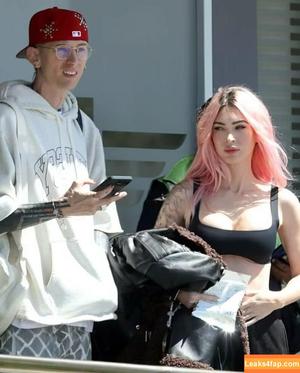 Megan Fox фото #1073