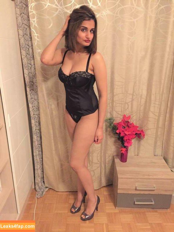 Mehvish Khan / iluvtoloveu / mehv / mehv.ie / mehvhotwife leaked photo photo #0007