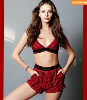 Meika Woollard photo #0128