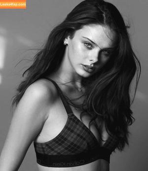 Meika Woollard photo #0135