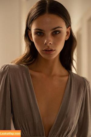 Meika Woollard фото #0334