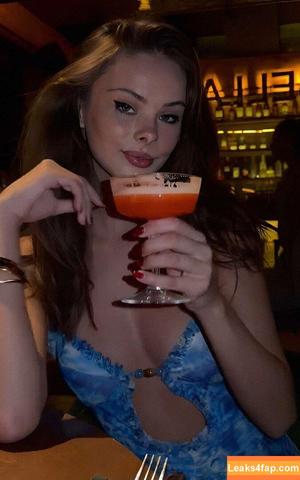 Meika Woollard photo #0344