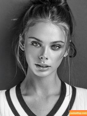 Meika Woollard photo #0353