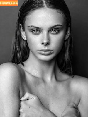 Meika Woollard photo #0358