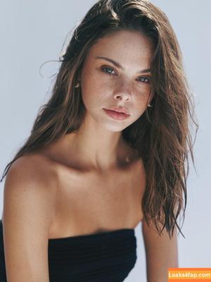 Meika Woollard photo #0362