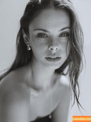 Meika Woollard photo #0375