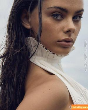 Meika Woollard photo #0392
