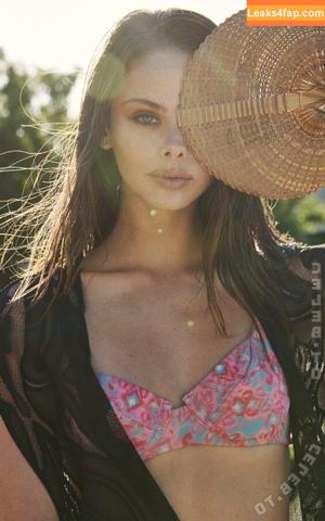 Meika Woollard photo #0444