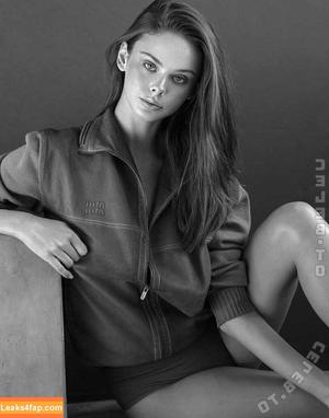 Meika Woollard photo #0461