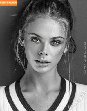 Meika Woollard photo #0462