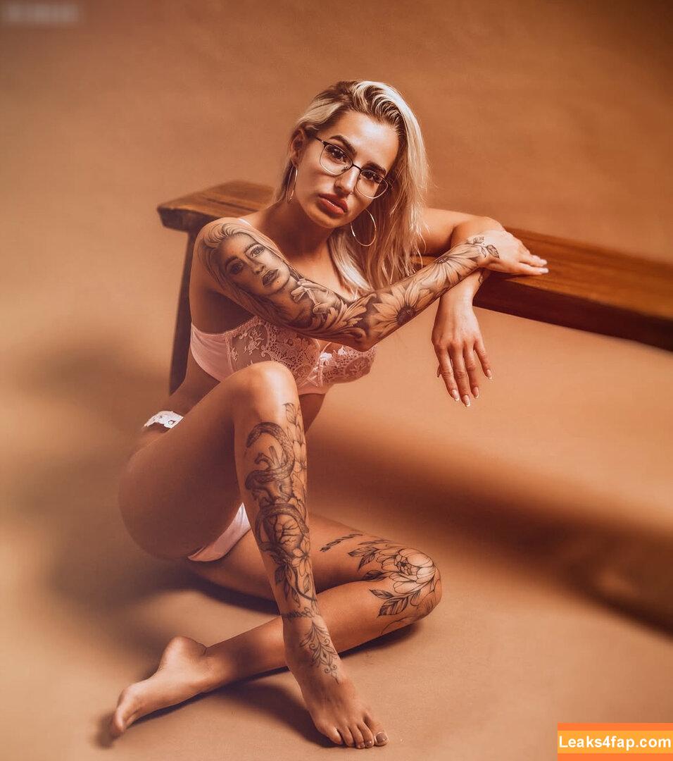 Melanie_Cora /  leaked photo photo #0007
