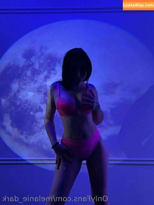 melanie_dark photo #0020