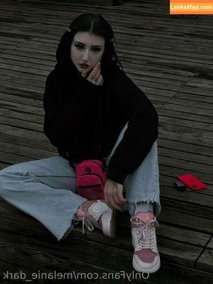 melanie_dark photo #0025