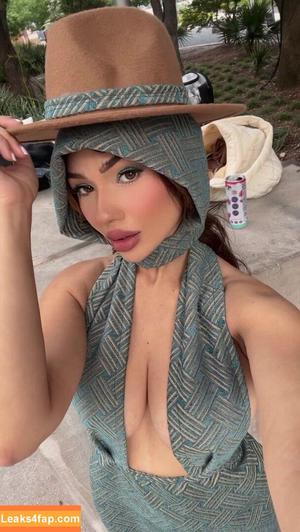 Melanie San Roman photo #0008