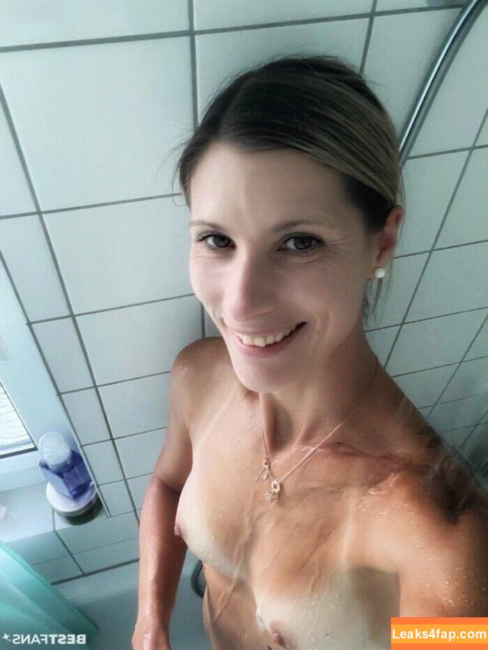 Melanie Schweiger /  leaked photo photo #0108