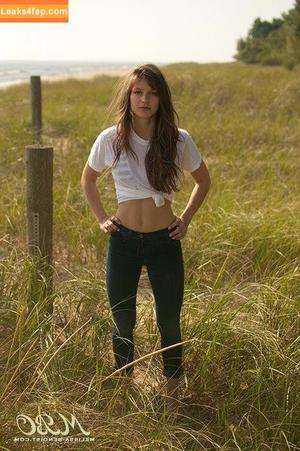 Melissa Benoist photo #0049