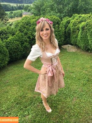 Melissa Naschenweng фото #0026