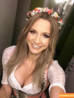 Melissa Naschenweng фото #0028