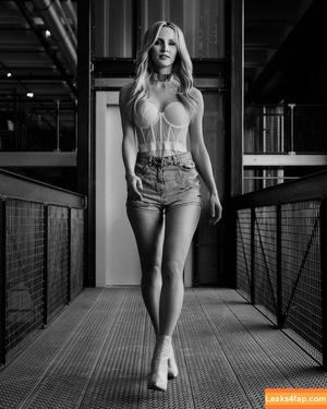 Melissa Naschenweng фото #0046