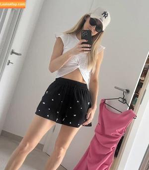 Melissa Naschenweng photo #0328