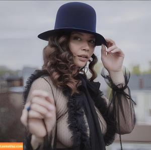 Melissa O'Neil фото #0149