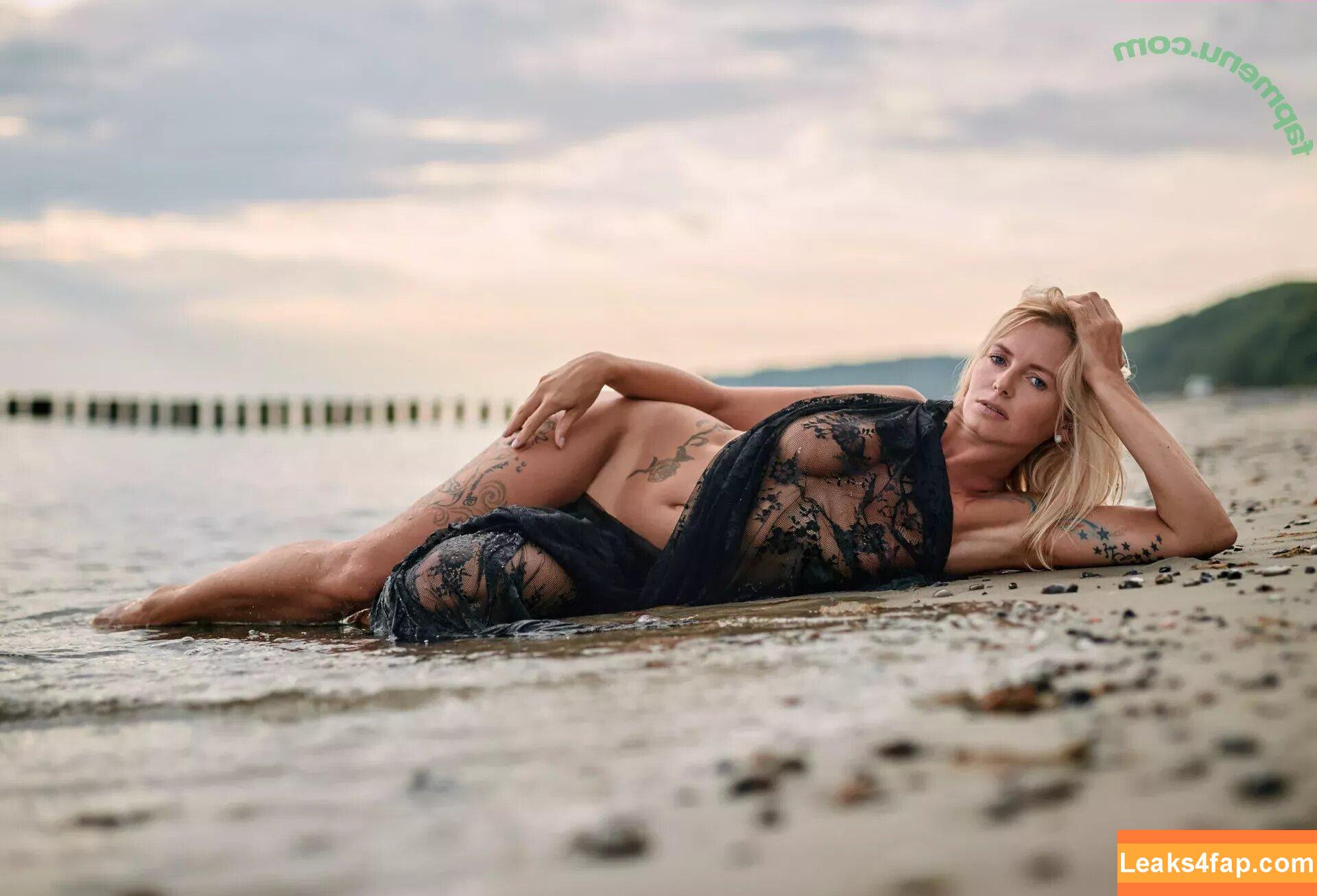 Mellla89 / _mella89_ leaked photo photo #0040