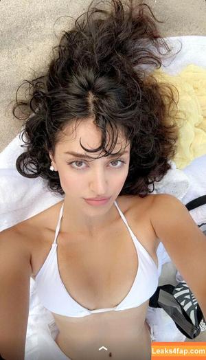 Melody Oz photo #0037