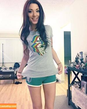 MelonieMac photo #0364